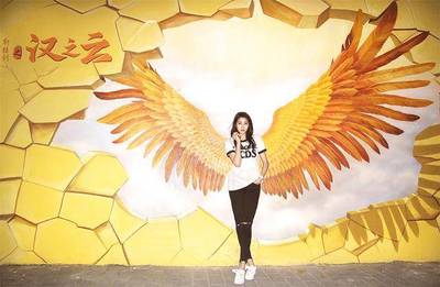 次元墻已裂！戲精關曉彤-耶亞希小仙女的戀情是否坐實？